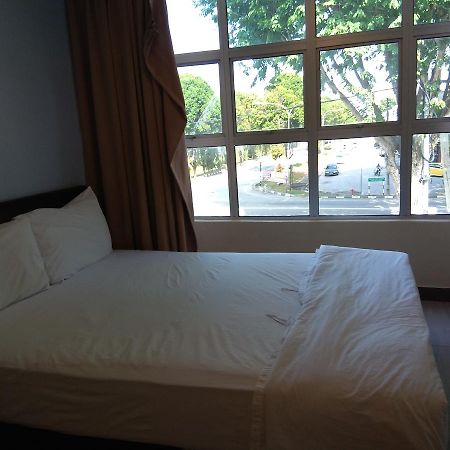 Starview Hotel Lumut Esterno foto