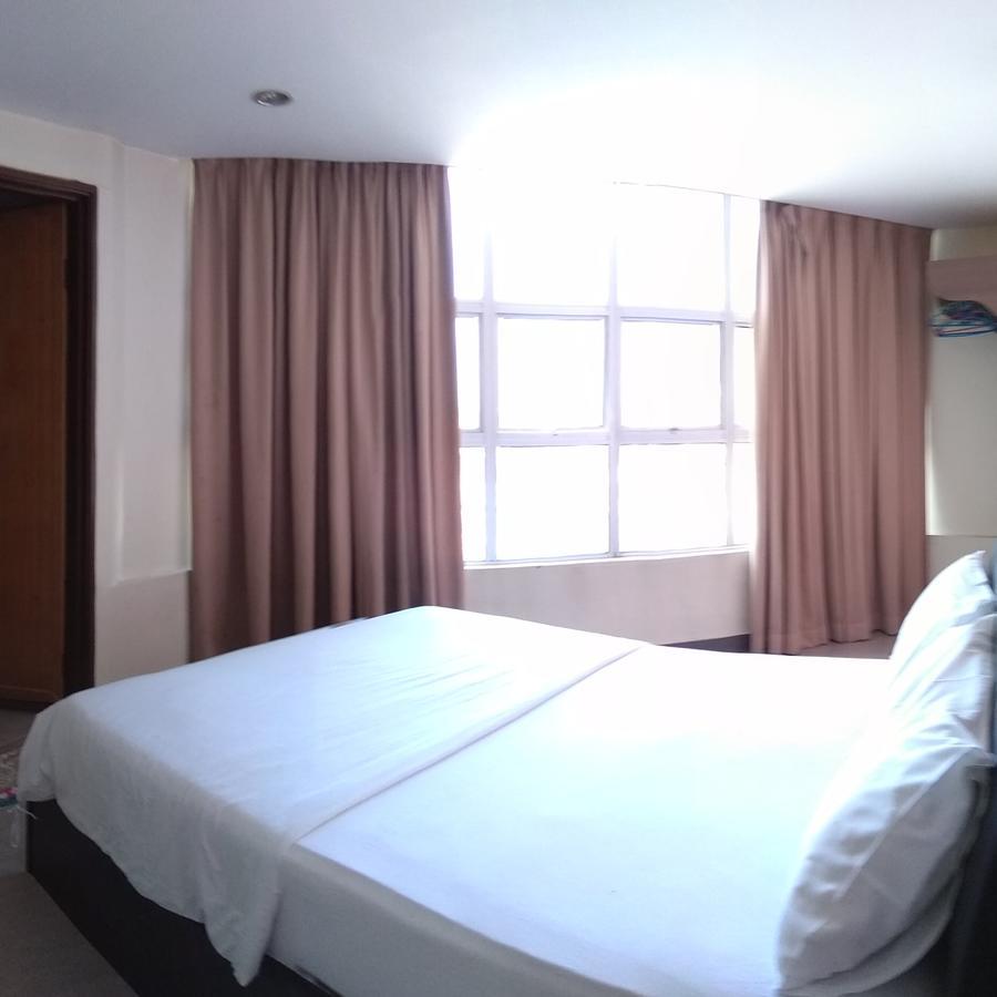 Starview Hotel Lumut Esterno foto