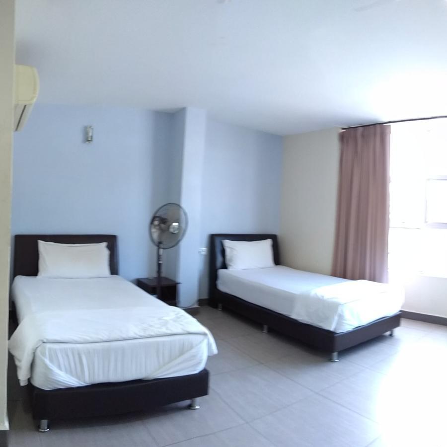 Starview Hotel Lumut Esterno foto