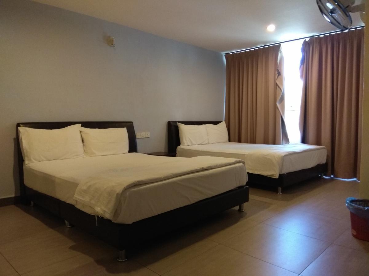 Starview Hotel Lumut Esterno foto