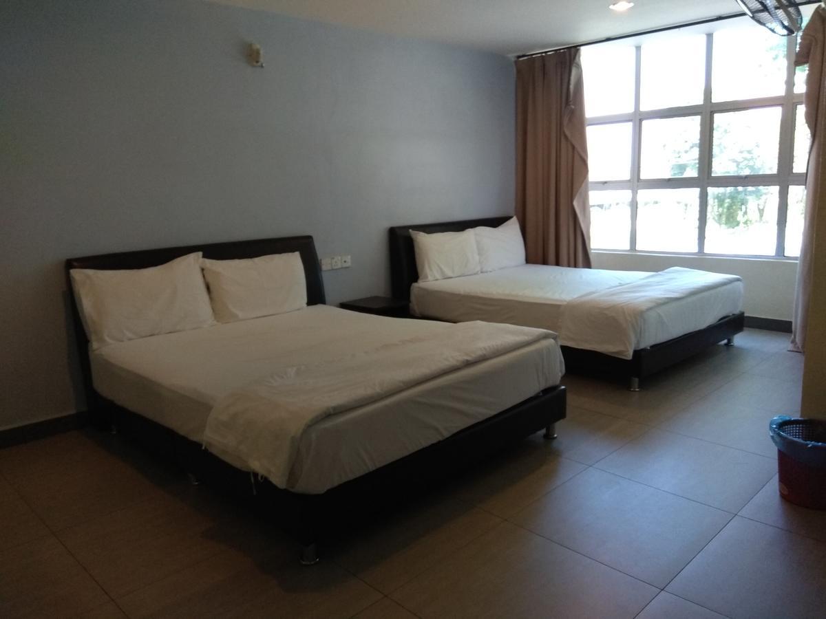 Starview Hotel Lumut Esterno foto
